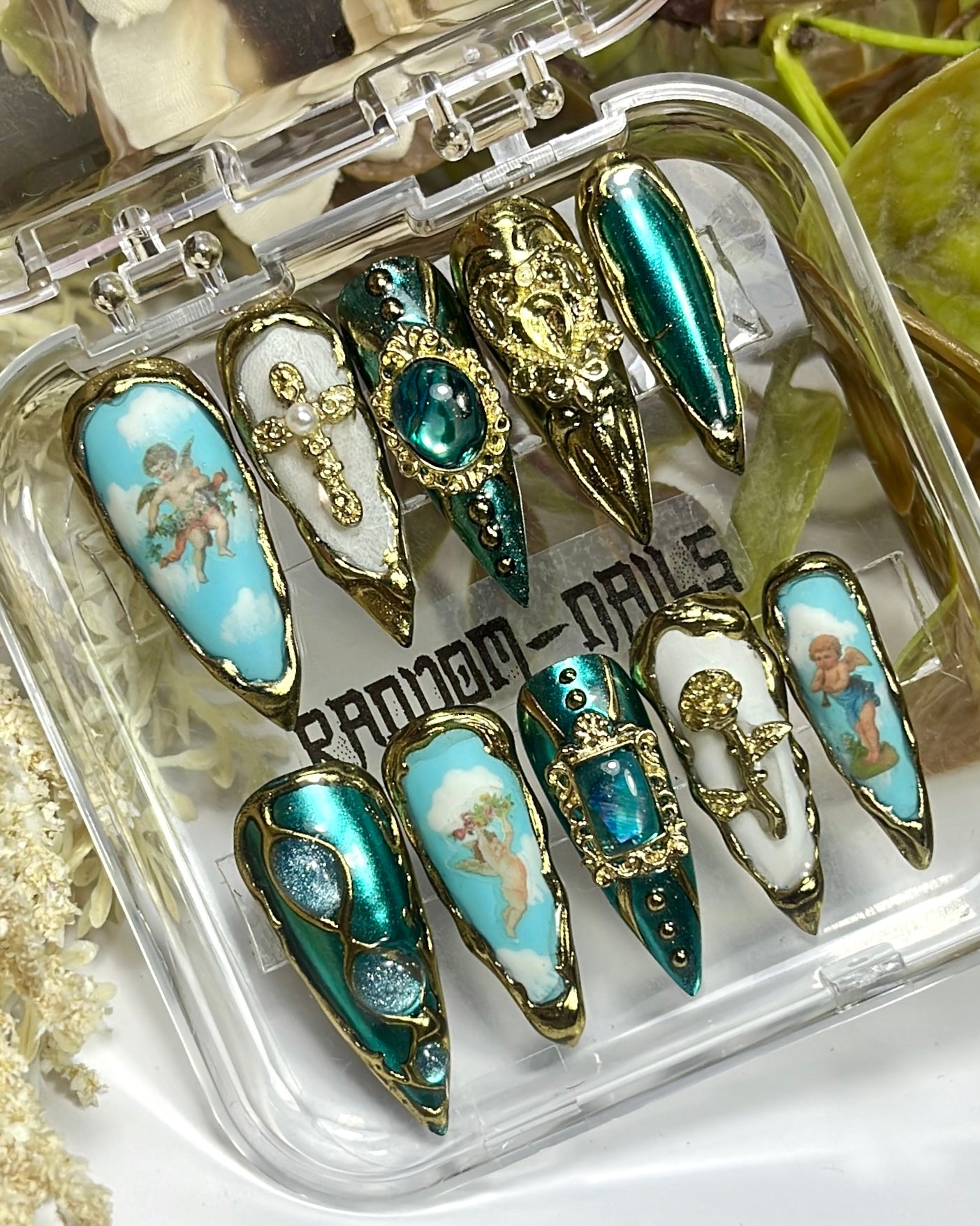 Luxury vintage angels